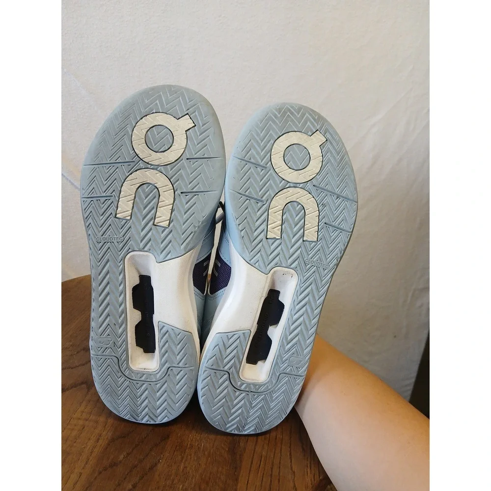On clouds the Roger clubhouse sneaker womens Size 9 blue